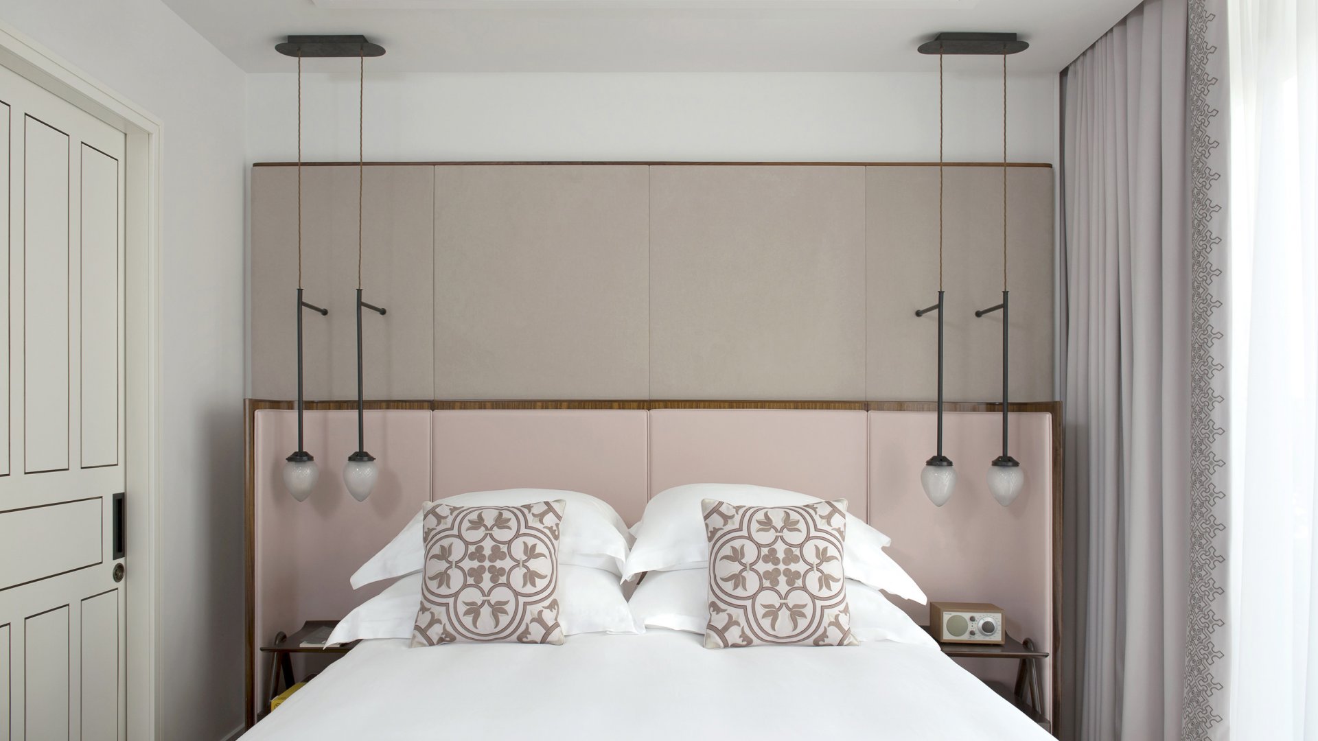 The Norman Hotel room
