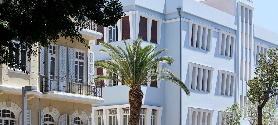 The Norman Hotel from outside